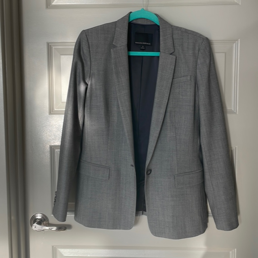 Banana Republic gray skirt suit size 6